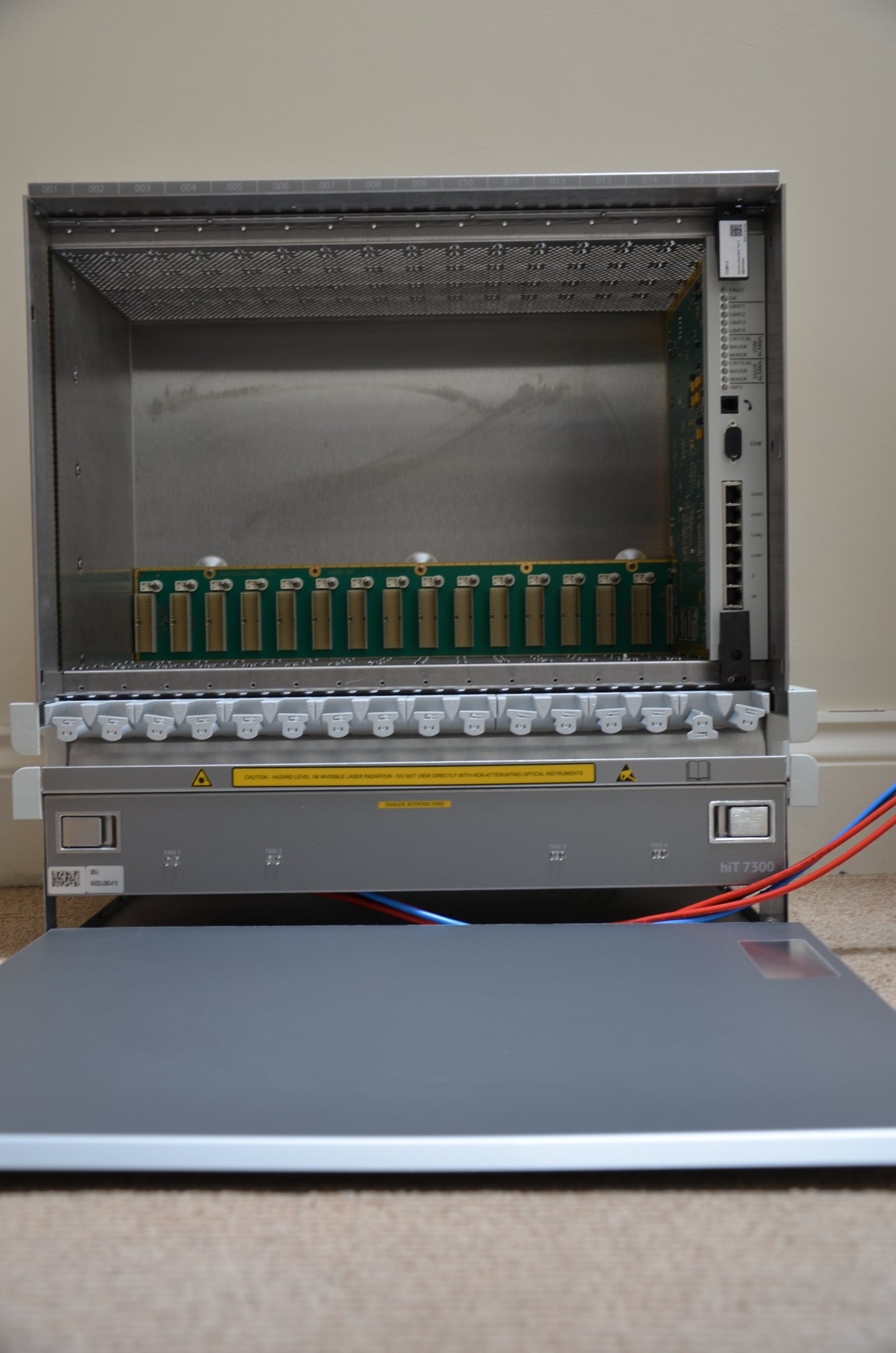 Coriant S42023-L5082-A100 SRS-1 ETSI HiT 7300 chassis